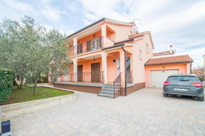 Apartments with a parking space Rovinj - 12466